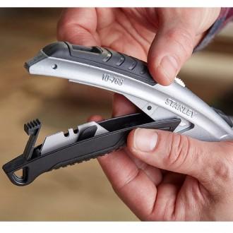 STANLEY INSTANT CHANGE RETRACT KNIFE 0-10-788